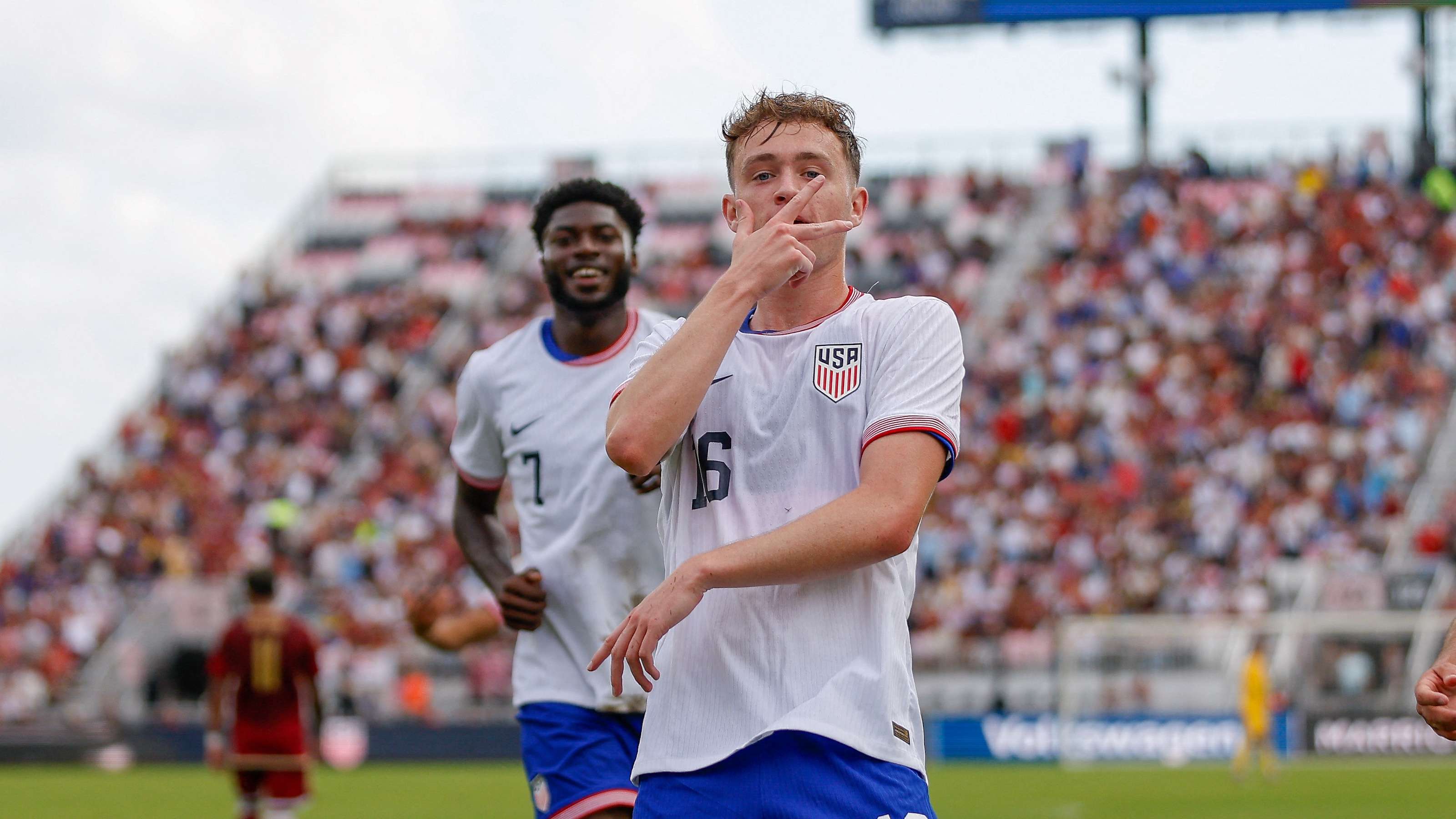 也让他在球 也让他在球